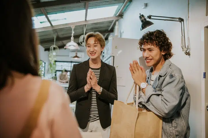 people saying thank you in thai